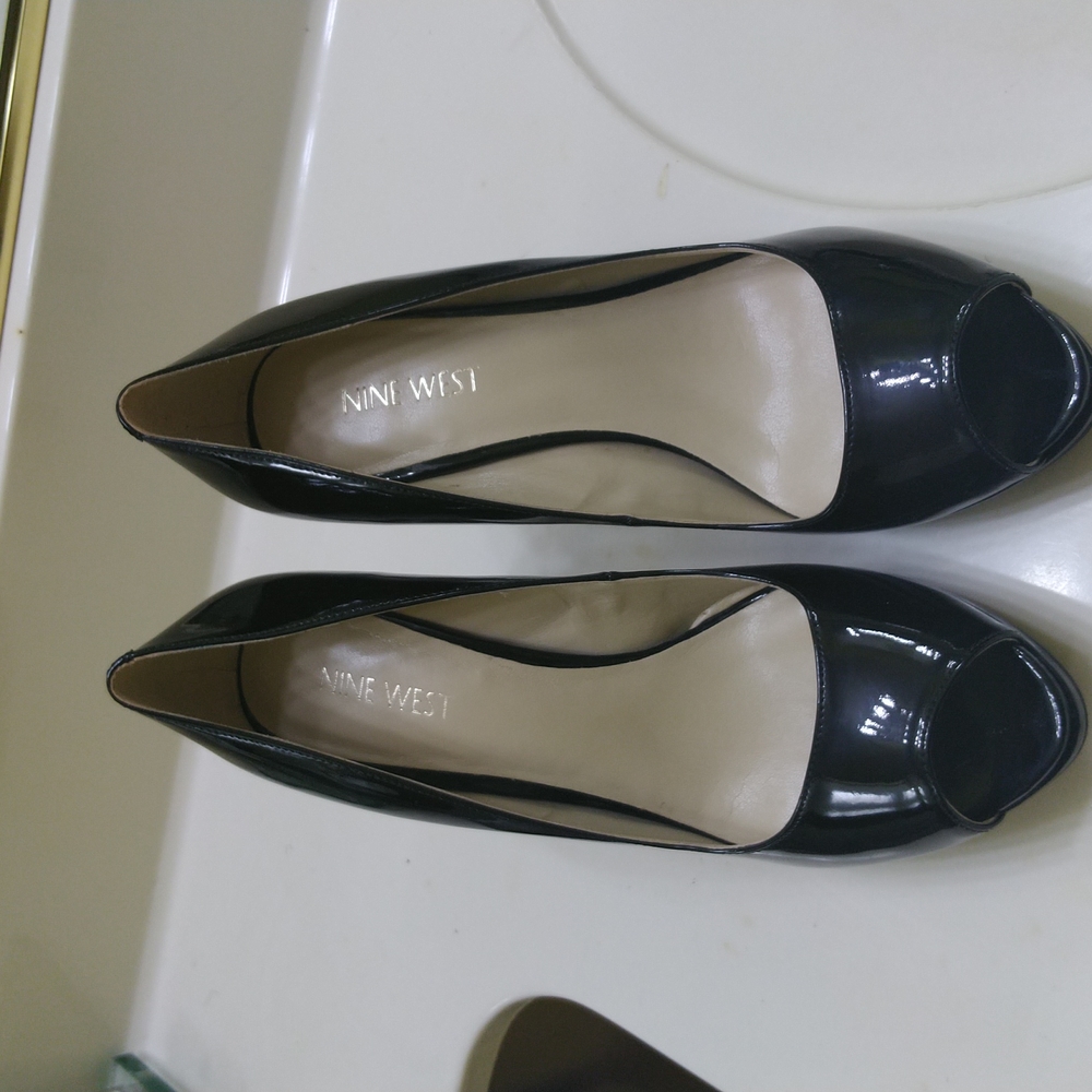 Nine West black patent heels,. Size 8